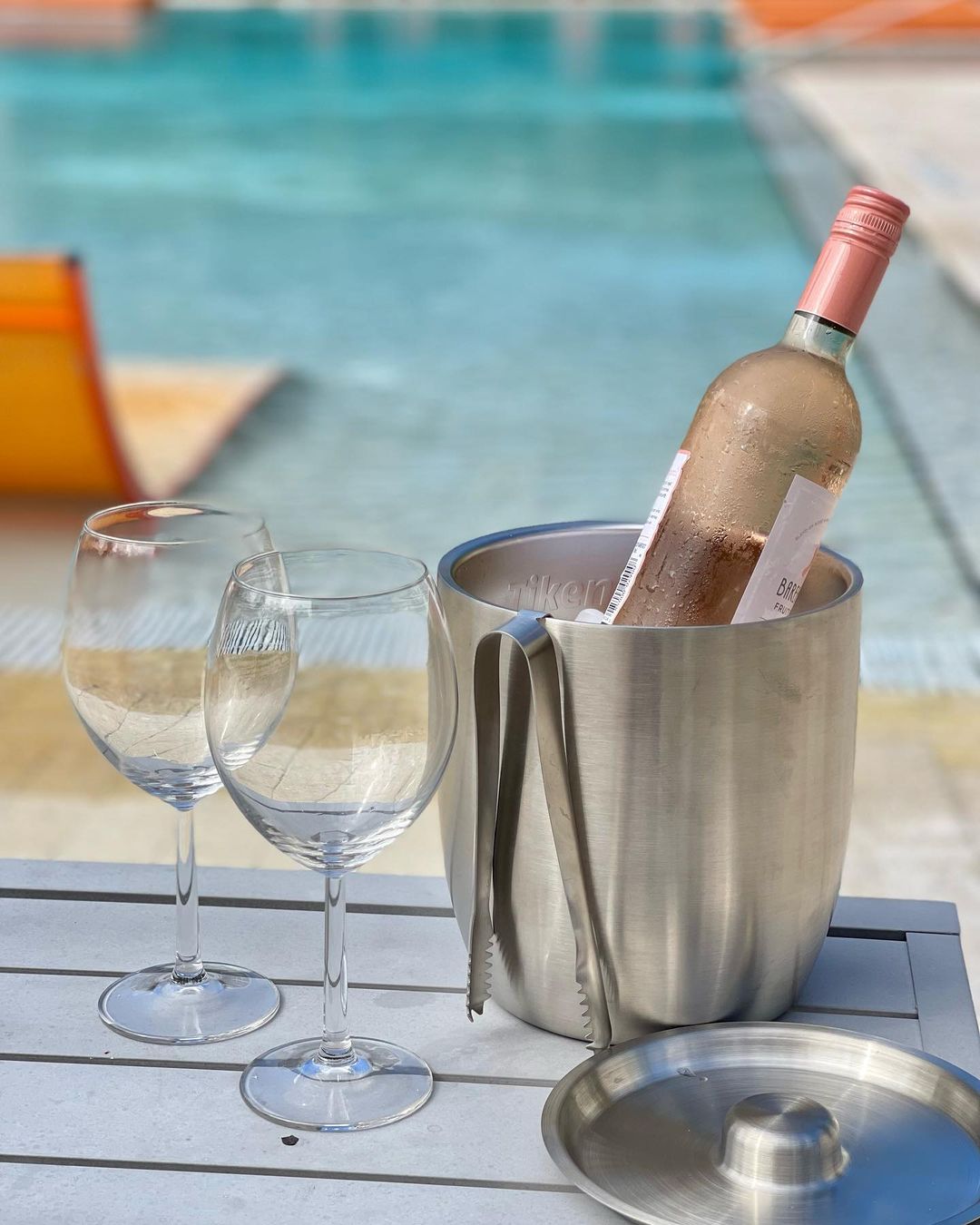 Summer Cool Moment: The Charm of the Ice Bucket