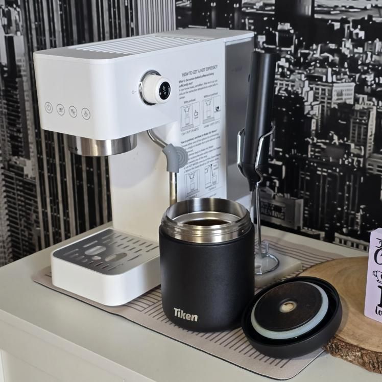 Tiken 22 fl oz / 660 mL Airtight Coffee Canister, Double-Wall Stainless Steel, Black