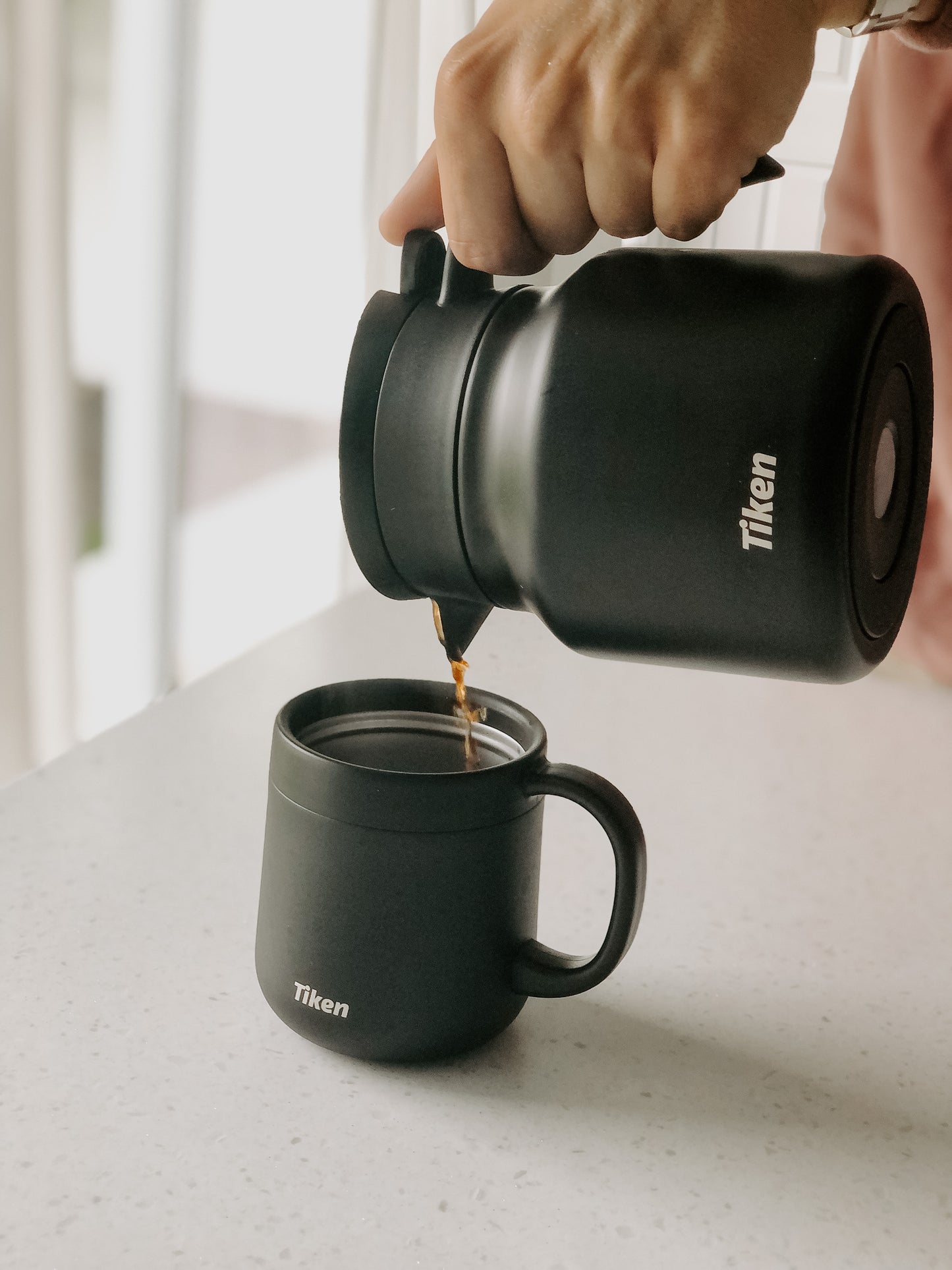 Tiken 27 Oz Thermal Coffee Server Stainless Steel Insulated Vacuum Coffee Carafes, 800ML Beverage Pitcher (Matte Black)